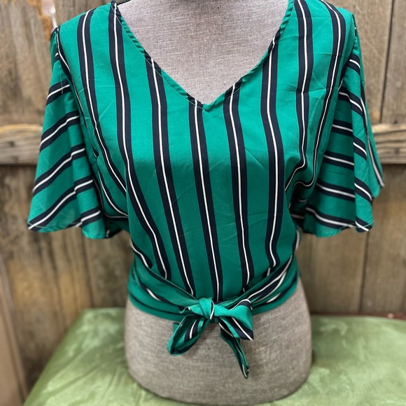 Women’s tie-back green-striped crop top - Picture 3 of 7